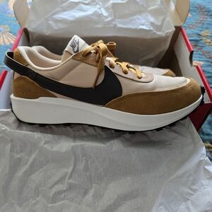 Womens Nike Waffle Debut